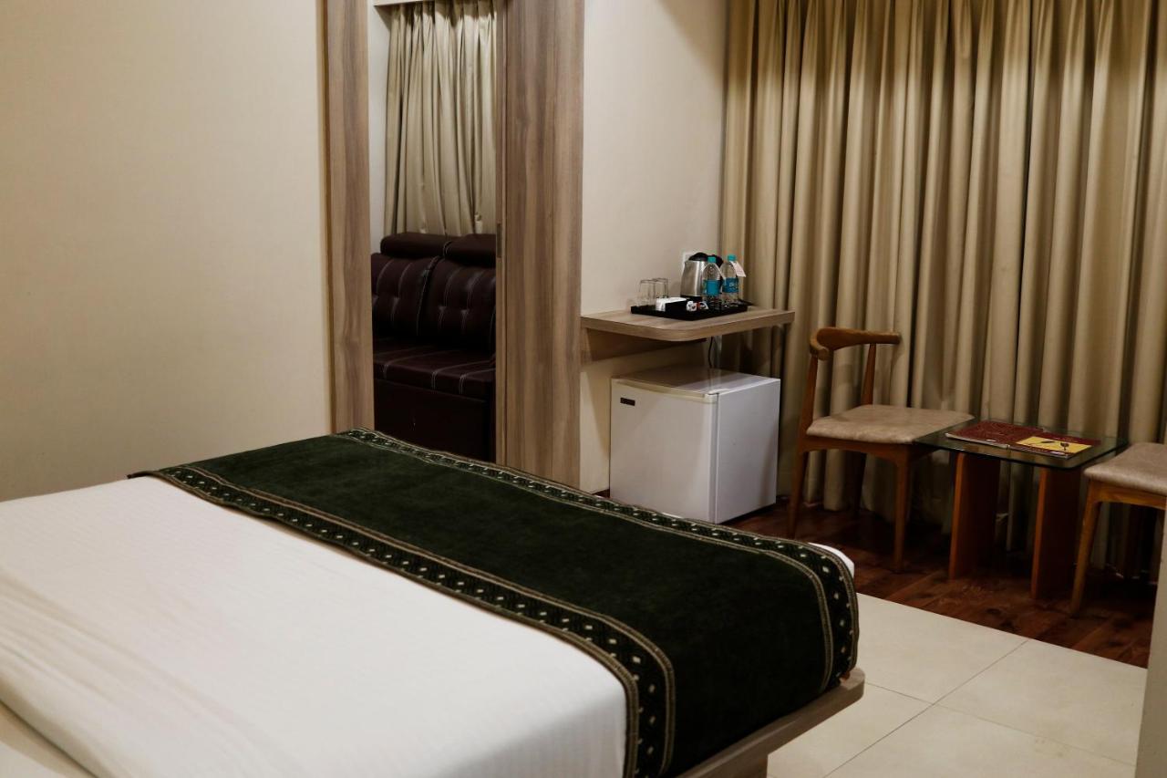The Myriad Hotel Bhayandar Exterior foto