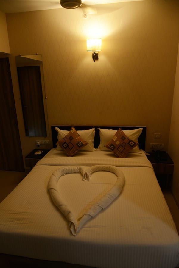 The Myriad Hotel Bhayandar Exterior foto